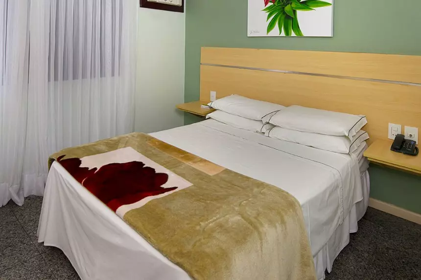 Suíte Casal + 1 cama de solteiro lateral